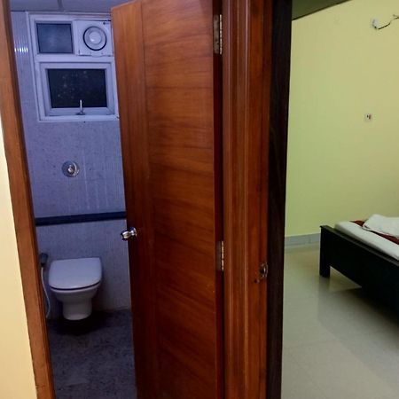 The Posh Residency, Ecr Bed and Breakfast Chennai Exteriör bild