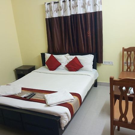 The Posh Residency, Ecr Bed and Breakfast Chennai Exteriör bild