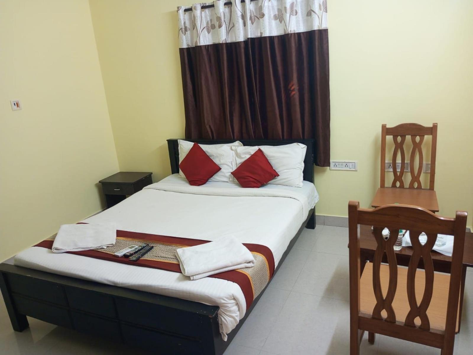 The Posh Residency, Ecr Bed and Breakfast Chennai Exteriör bild