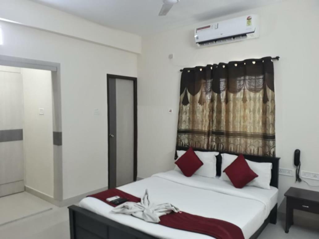 The Posh Residency, Ecr Bed and Breakfast Chennai Exteriör bild