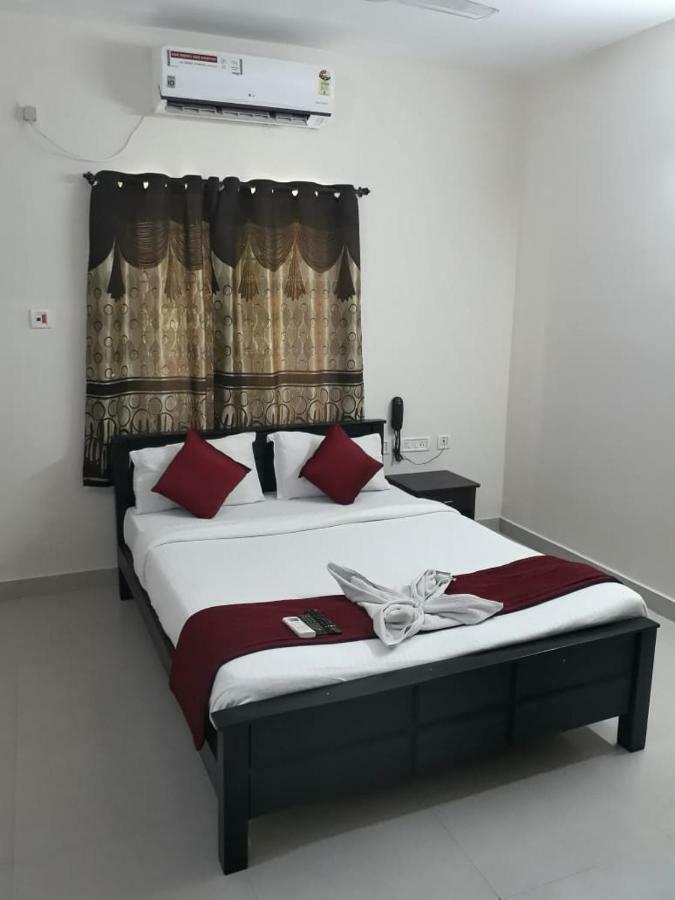 The Posh Residency, Ecr Bed and Breakfast Chennai Exteriör bild