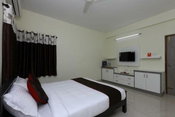 The Posh Residency, Ecr Bed and Breakfast Chennai Exteriör bild