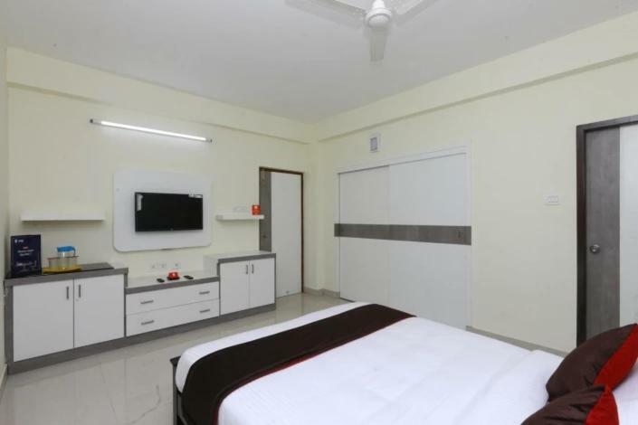 The Posh Residency, Ecr Bed and Breakfast Chennai Exteriör bild