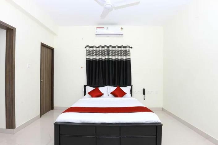 The Posh Residency, Ecr Bed and Breakfast Chennai Exteriör bild
