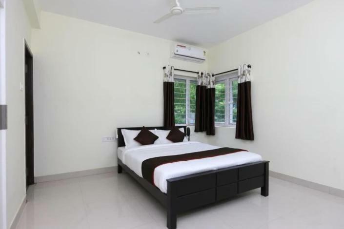 The Posh Residency, Ecr Bed and Breakfast Chennai Exteriör bild