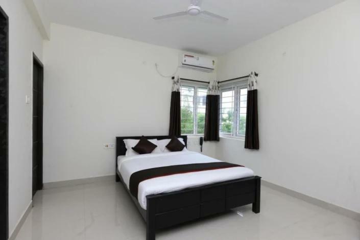 The Posh Residency, Ecr Bed and Breakfast Chennai Exteriör bild